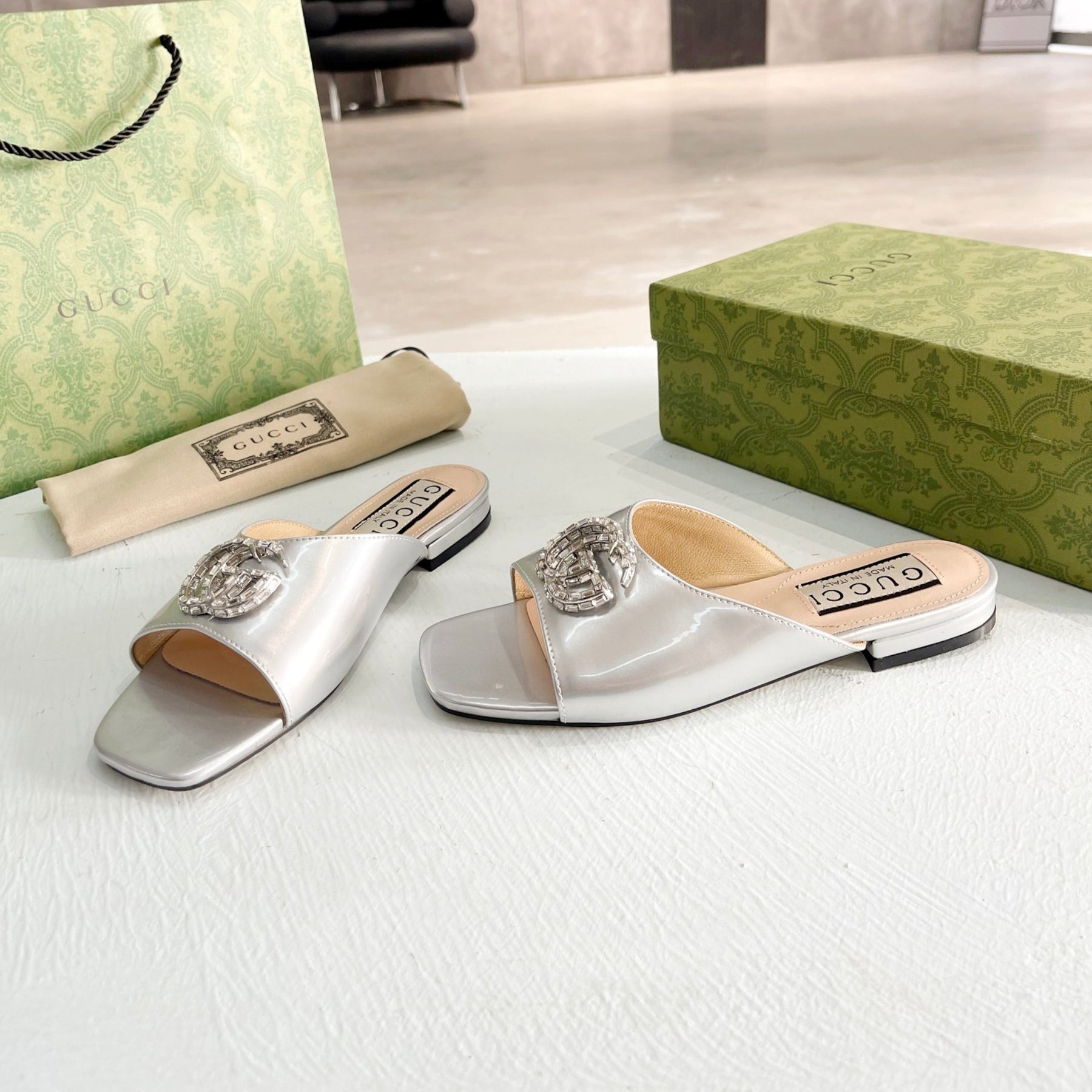 Sandália GG flat com Double GG Prata