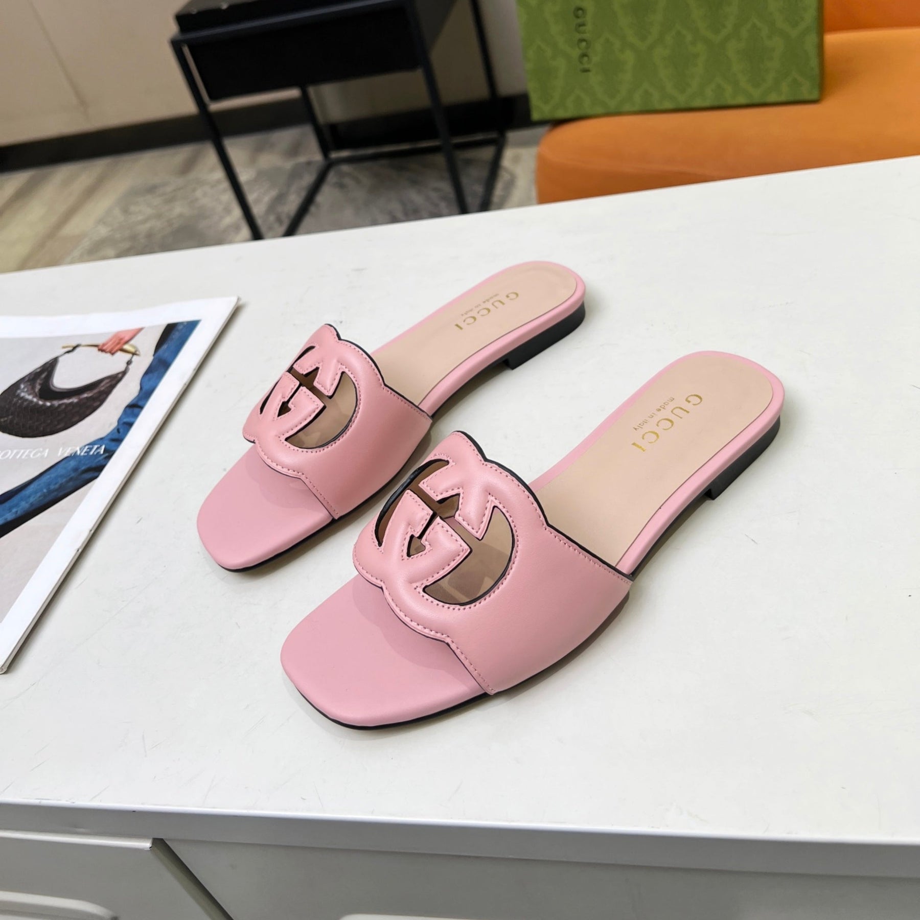 Sandália GG de couro com Interlocking GG Rosa