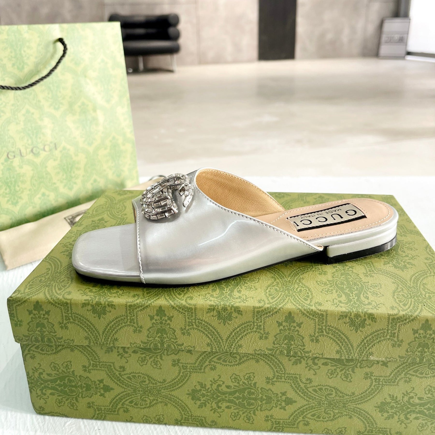 Sandália GG flat com Double GG Prata