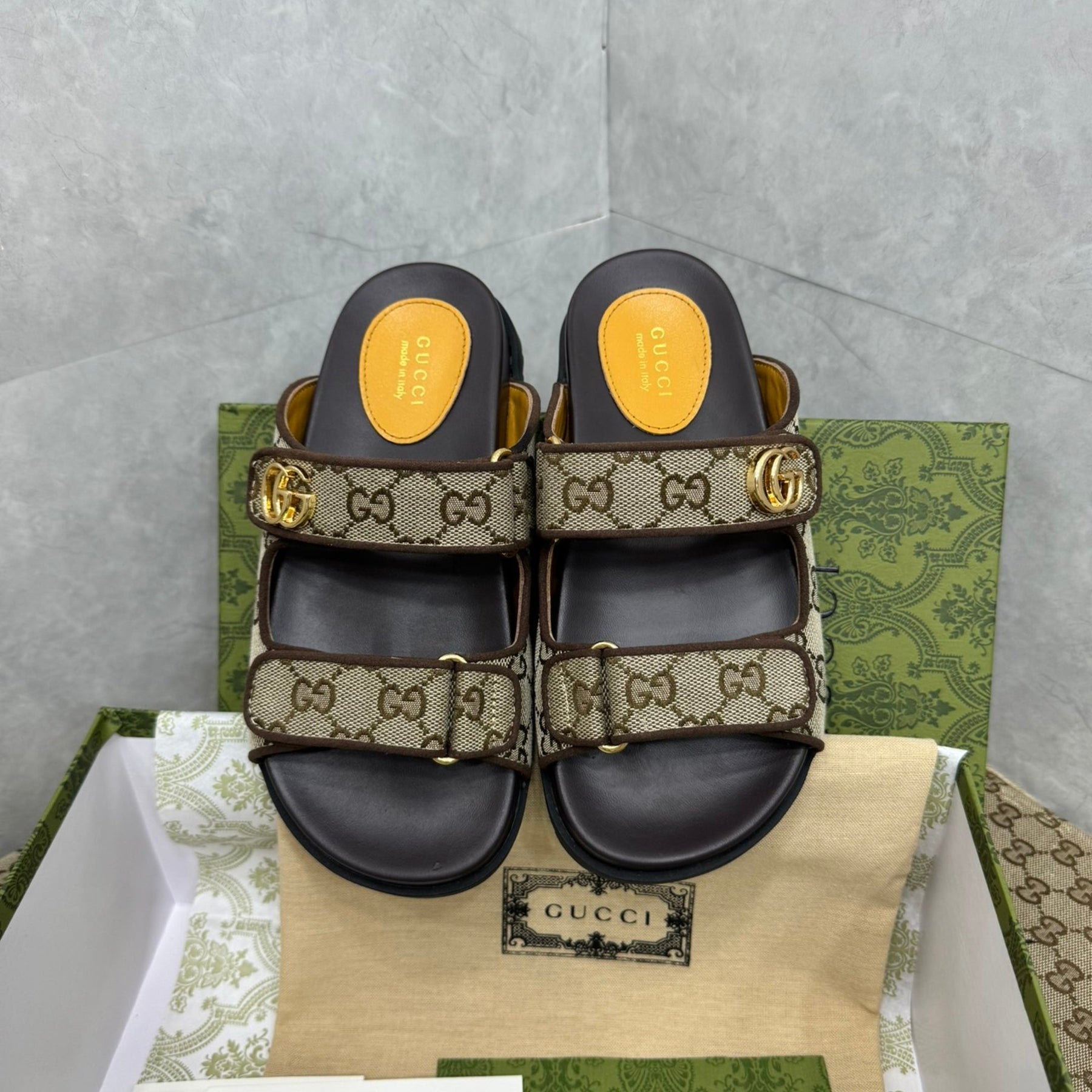 Sandália GG Slider com Double Bege com preto