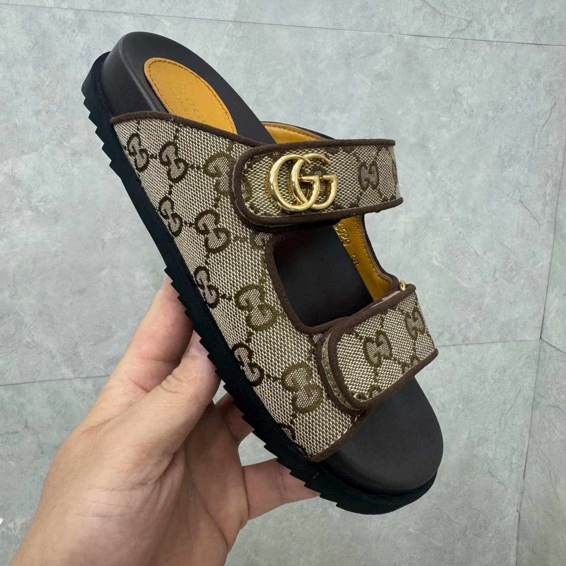 Sandália GG Slider com Double Bege com preto