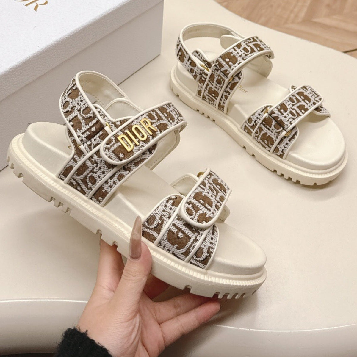 Dio Dioract White and Brown Sandal