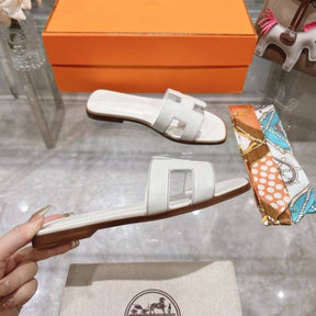 HRMS Oran White Sandal