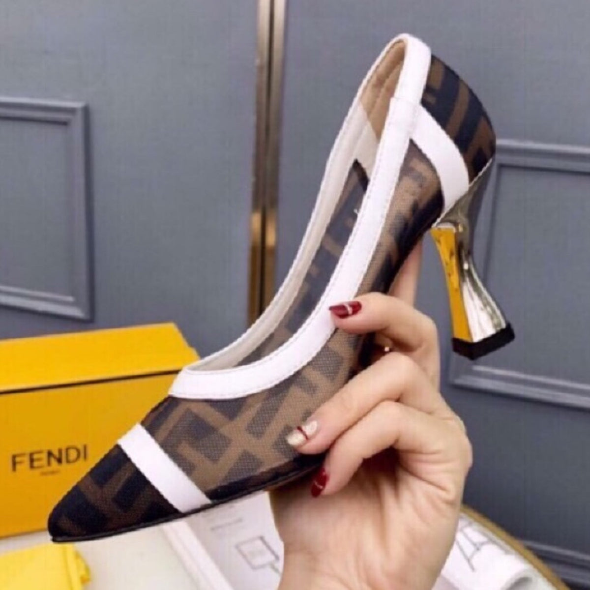 FND Canvas Pumps with white and black leather and 8cm heel
