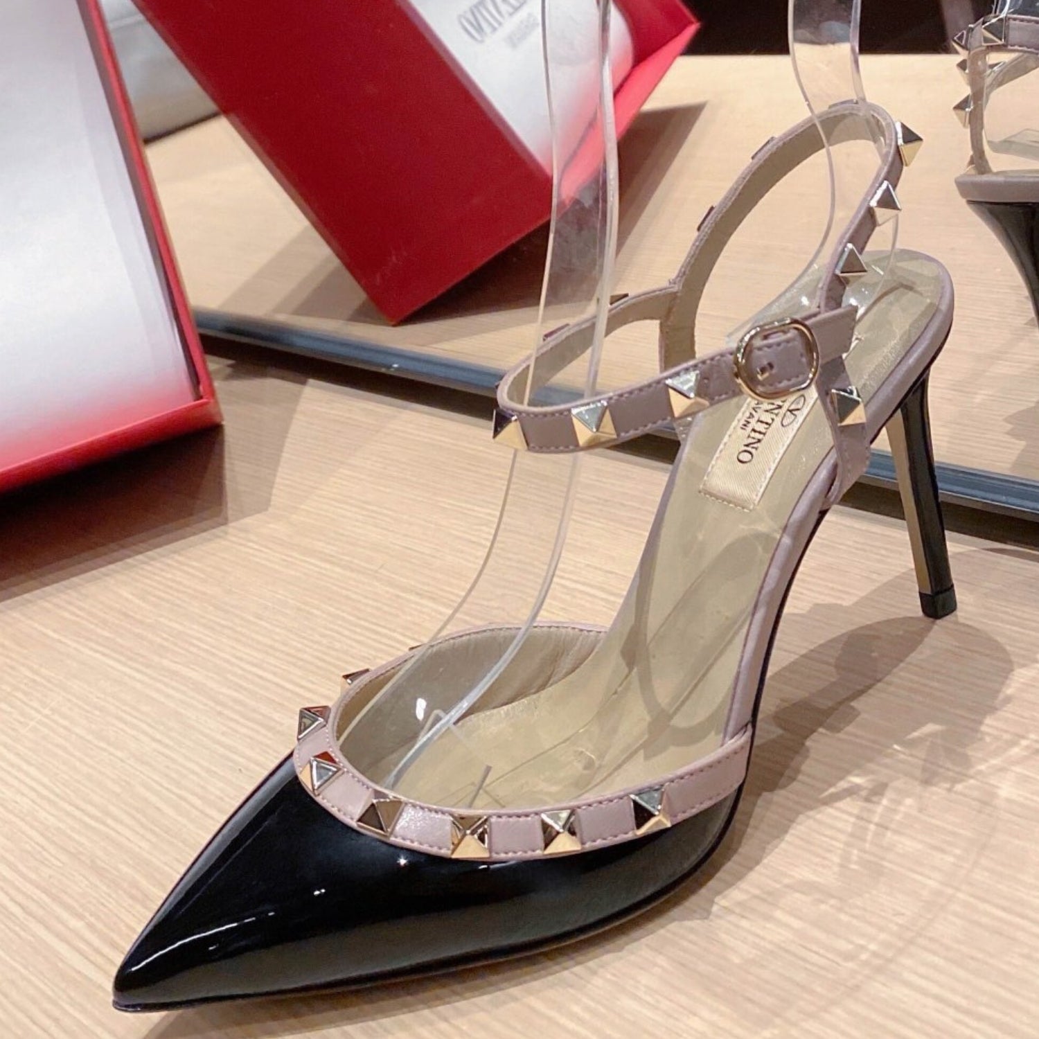 VLT Black Leather Pumps with 9cm Heel Details